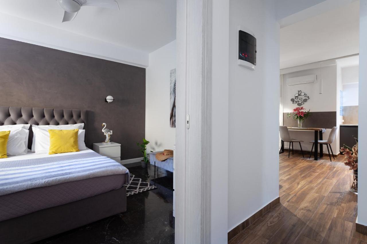 Seaside Apartment By Flisvos Marina Athens Ngoại thất bức ảnh