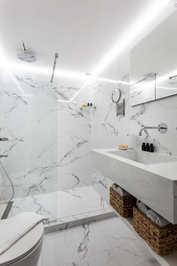 Seaside Apartment By Flisvos Marina Athens Ngoại thất bức ảnh