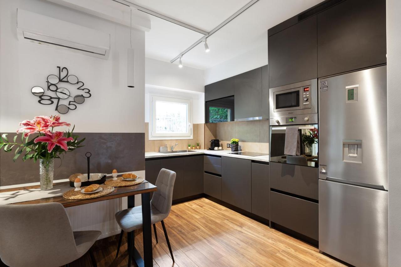 Seaside Apartment By Flisvos Marina Athens Ngoại thất bức ảnh